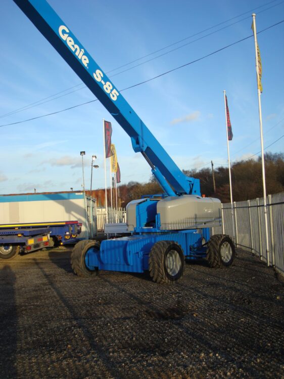 Fully extended Genie S85-2 boom crane