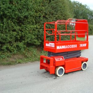 Side view of the used Manitou XE78-1 scissor lift