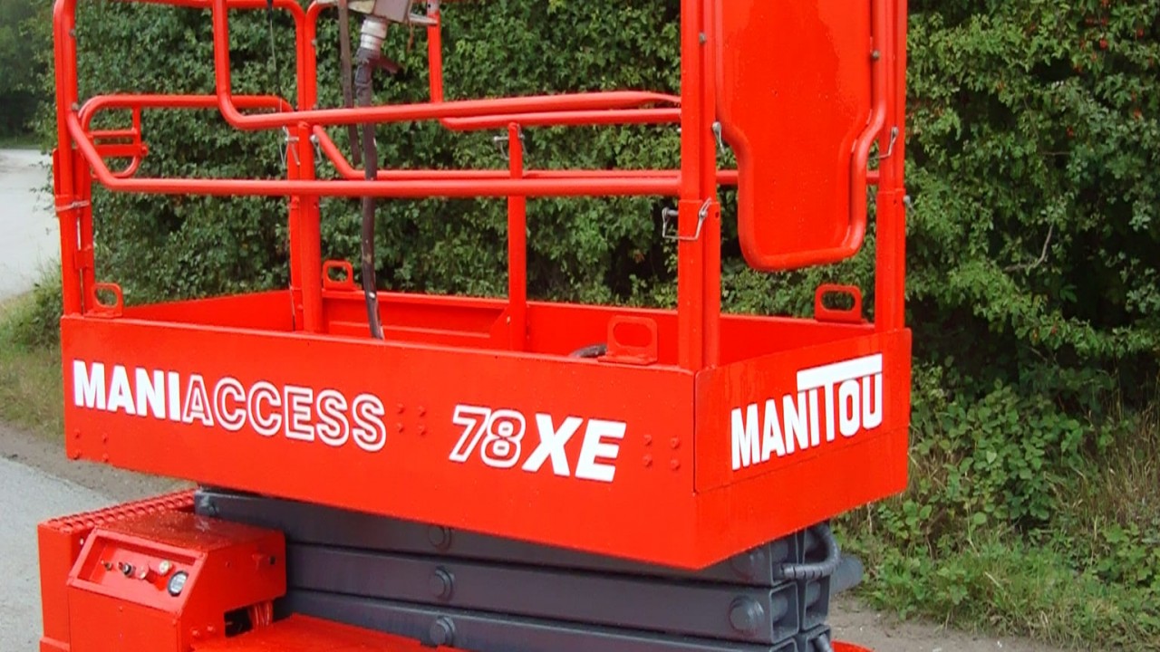 Manitou XE78-2 scissor lift
